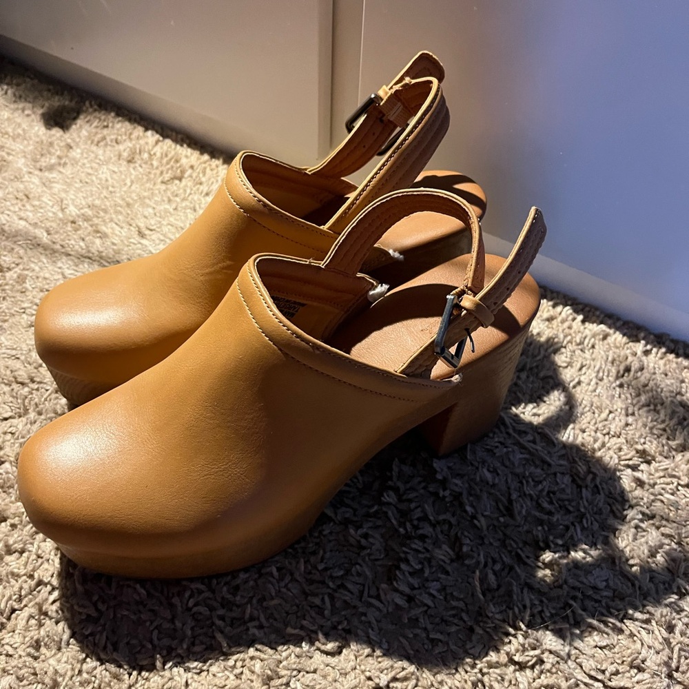 Universal Thread Tan Platform Clogs With Ankle St… - image 2